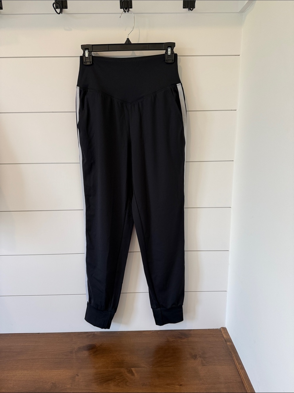 HALARA NWOT Black Jogger Pants with White Side Stripe Size S
